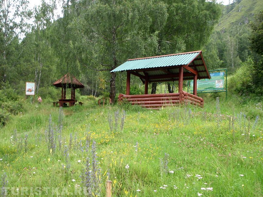 Беседка где можно остановиться, передохнуть. 