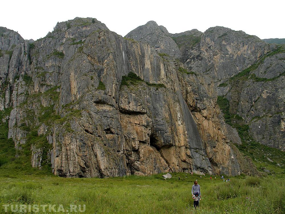 Скала с писаницей