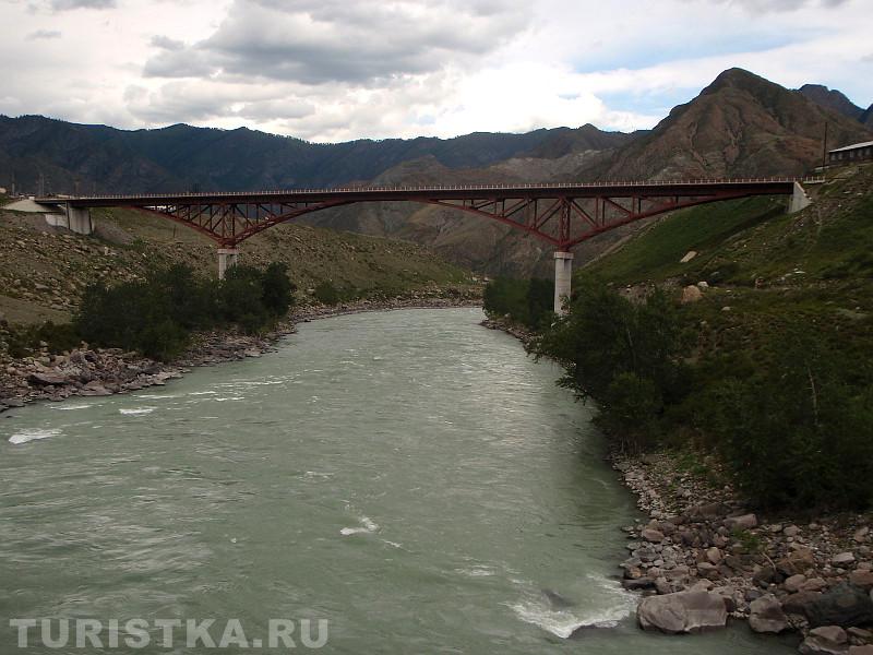 Вид с Цаплинского моста на новый мост в Ине 