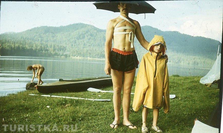 "Зонт спасёт нас всех в походе, Главный приз к нам на подходе!" Фото Денис.  