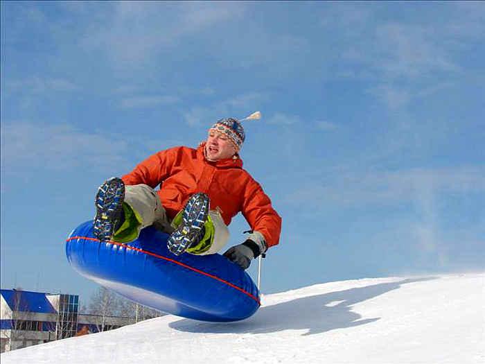 Катание на бубликах (сноутьюбинг)