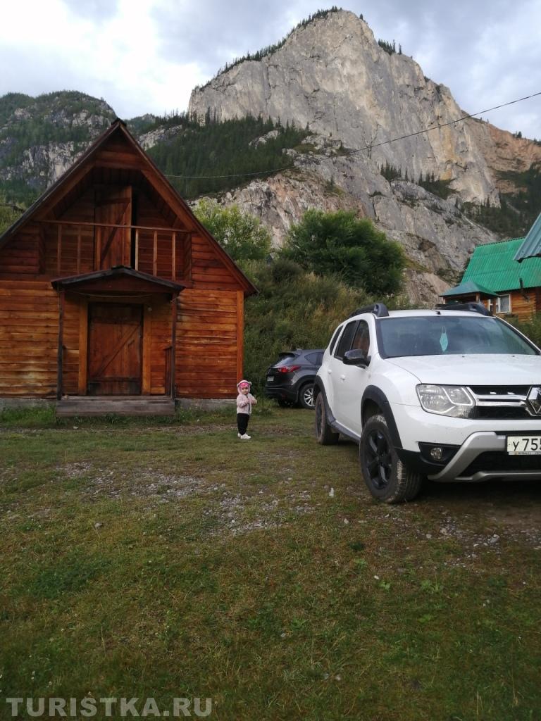 Мам, мы ещё не были на горе Белый Бом, я пошла, догоняй.