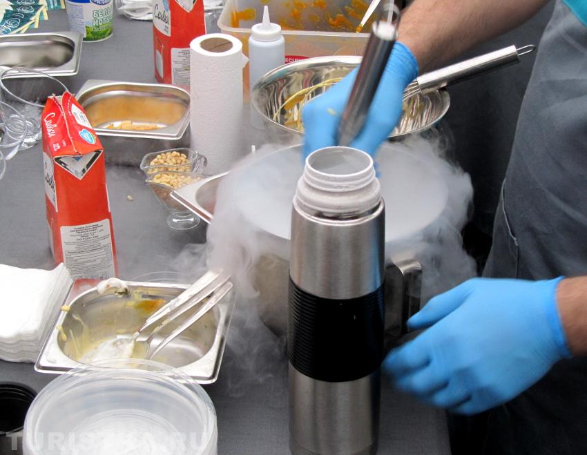 Приготовление мороженого на жидком азоте