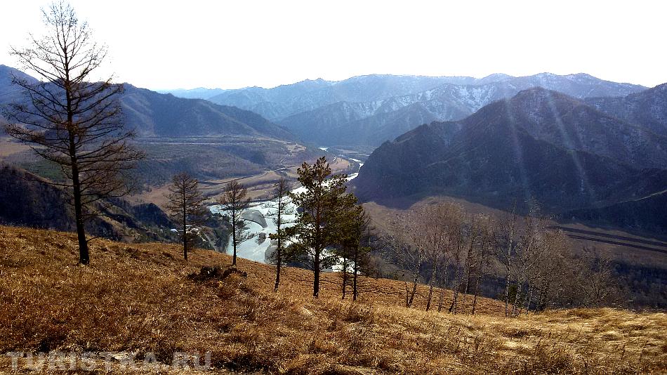 Вид на реку Катунь с плоской ступеньки при подъеме