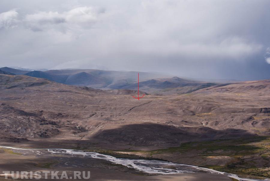 А вот так выглядят настоящие трещины. Они неглубокие и не широкие, не более 30-50 см. 