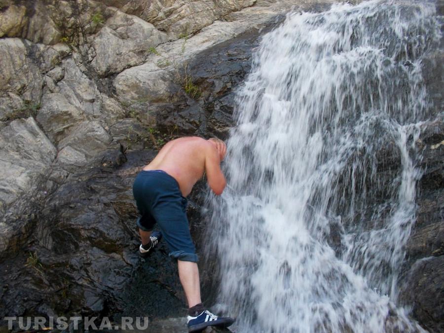 1. "О! Тепленькая пошла" Тропа вдоль реки Чульча к водопаду Учар