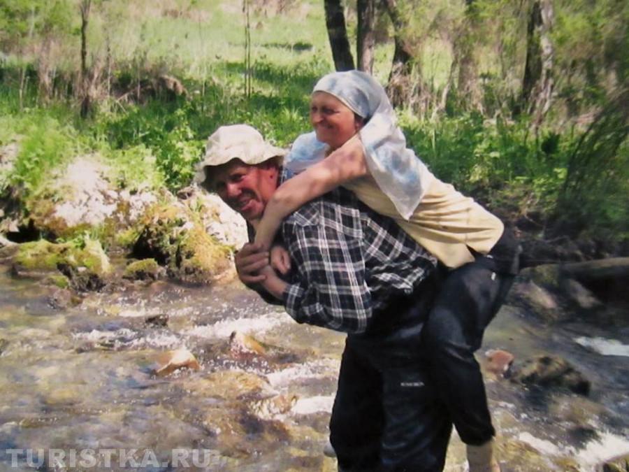 2. "Доставка до водопадов внедорожным транспортом" Дорога к водопаду Шинок