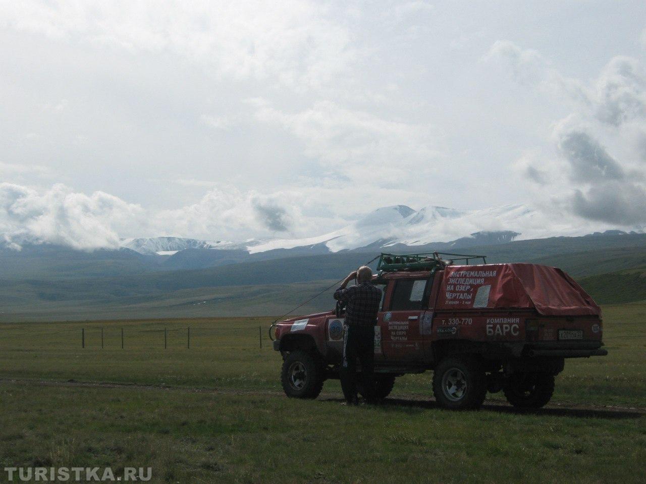 Гляжу я с Укока, гляжу и гадаю: «А, может, рвануть на авто до Китая?»