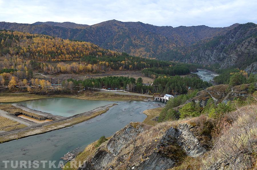 Вид на долину Чемальского водохранилища