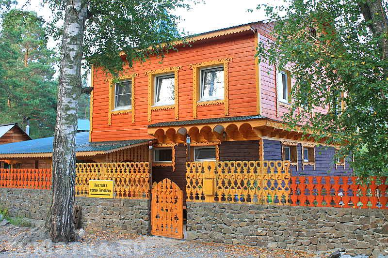 Галерея и дом семьи Головань