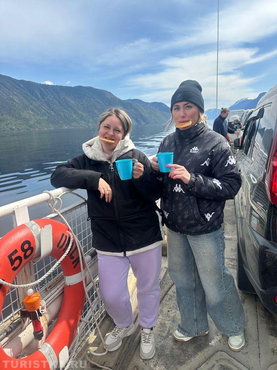 «Горный бранч: кружки, баранки и вид на миллион!»