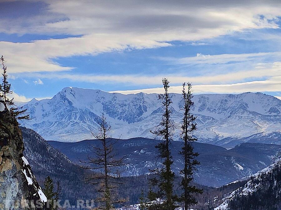 Вид на Северо-Чуйский хребет