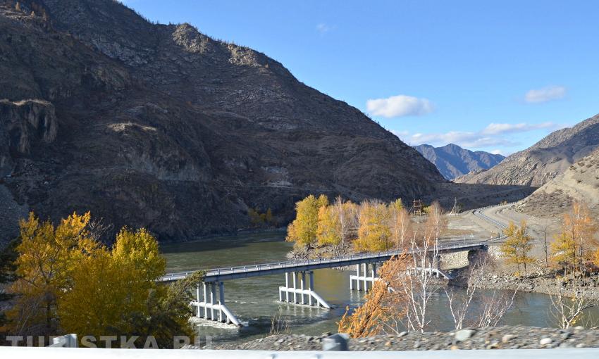 Дорога к селу, мост через Катунь