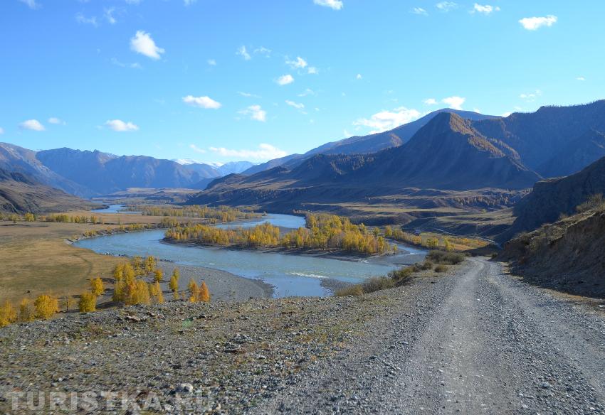 Дорога к селу, вид на долину Катуни