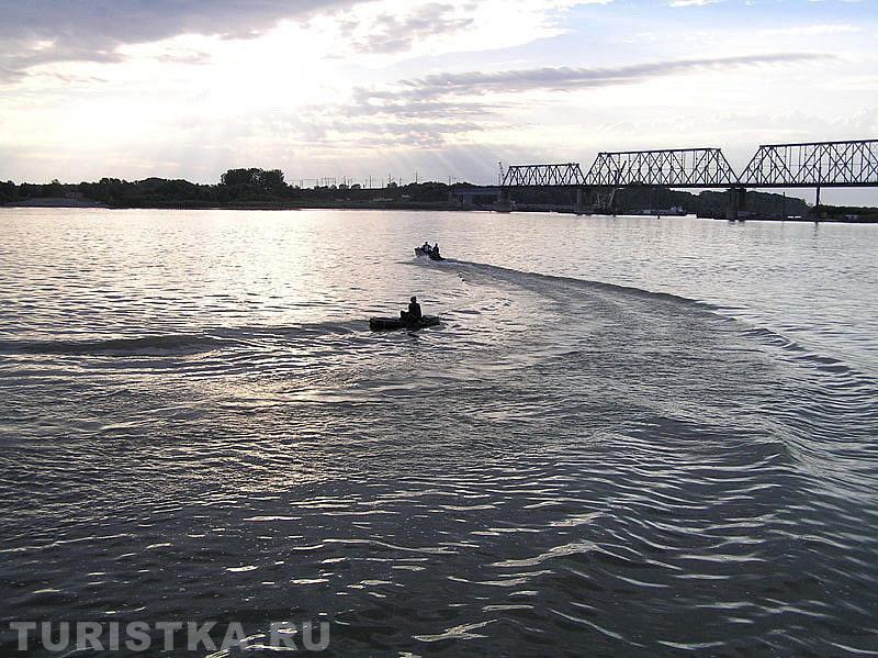 Набережная утром