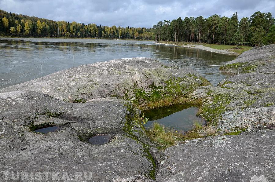 Каменные ванночки на Камне любви