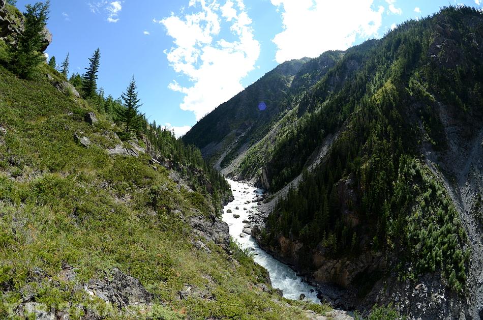 Река Аргут, порог Карагемский прорыв, взгляд вверх по течению