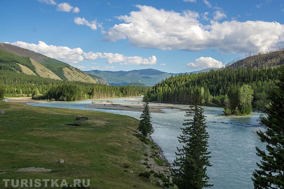 Вид с дороги на острова на Аргуте после дороги по полю