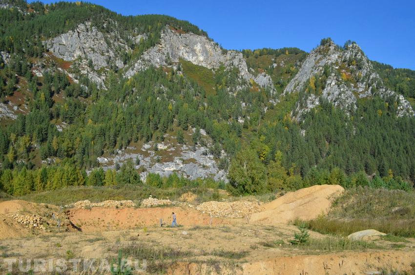 Территория памятника