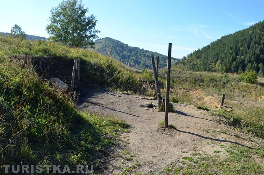 Территория памятника