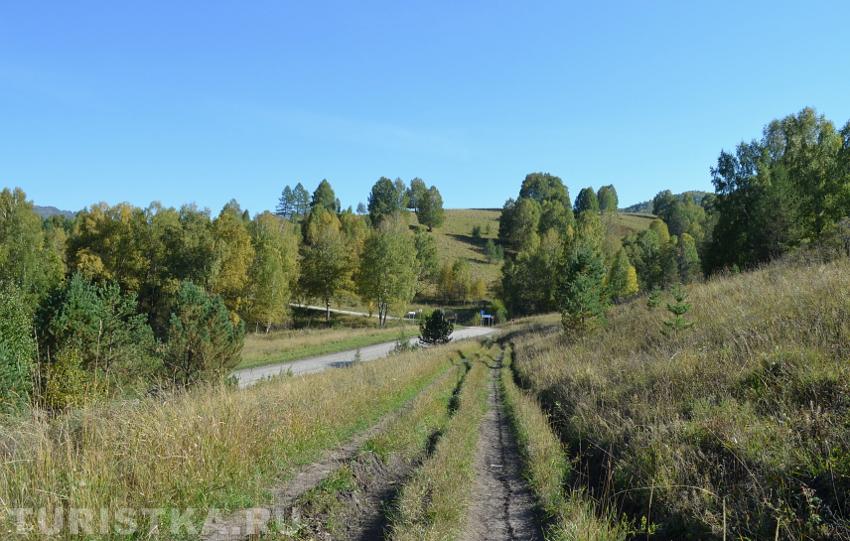 Поворот с дороги к памятнику
