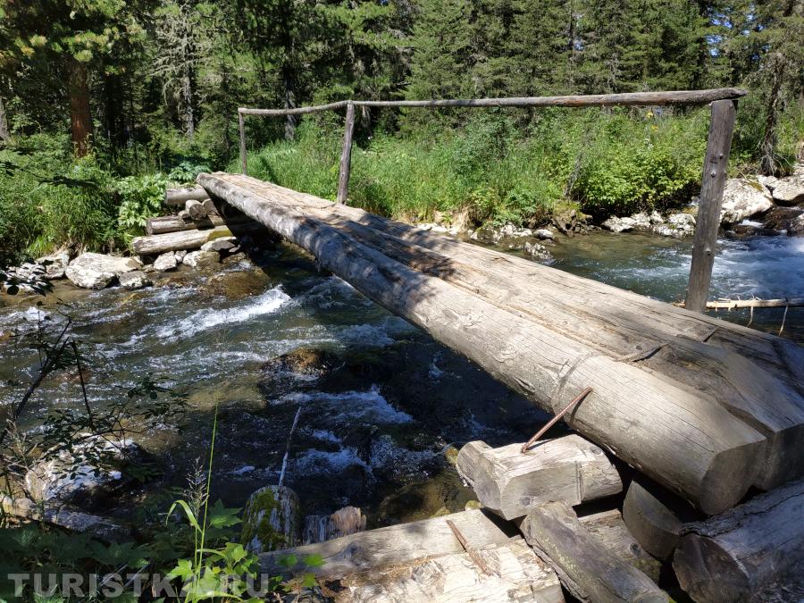 Мостик по дороге к Верхнему Мультинскому озеру