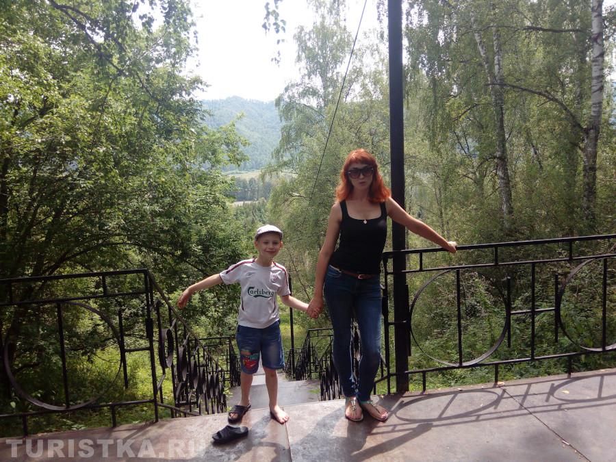 1. "Я по лестнице бежал, аж сандалик потерял" Лестница к озеру Ая.