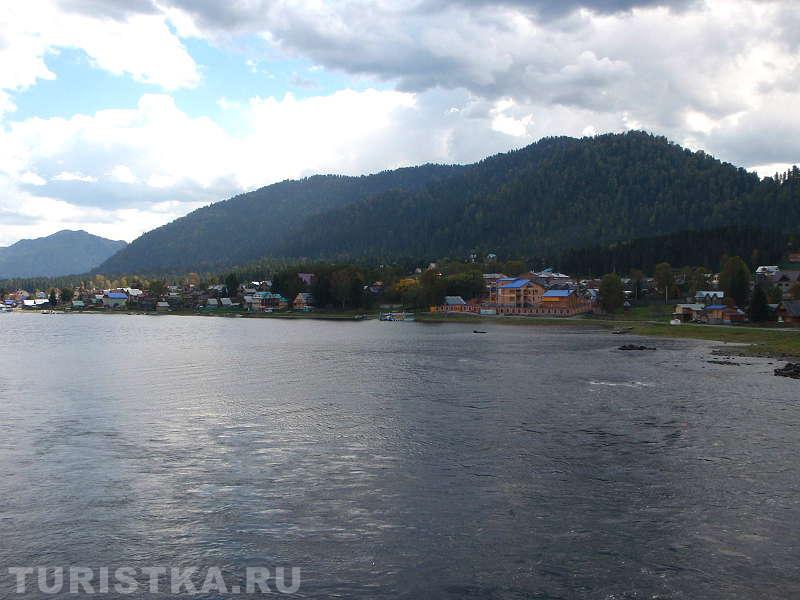 Вид на Иогач и гору Кебетек с моста