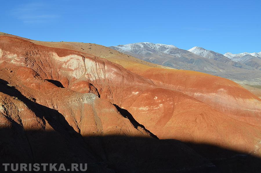 Красный Марс-1 под голубым небом Земли