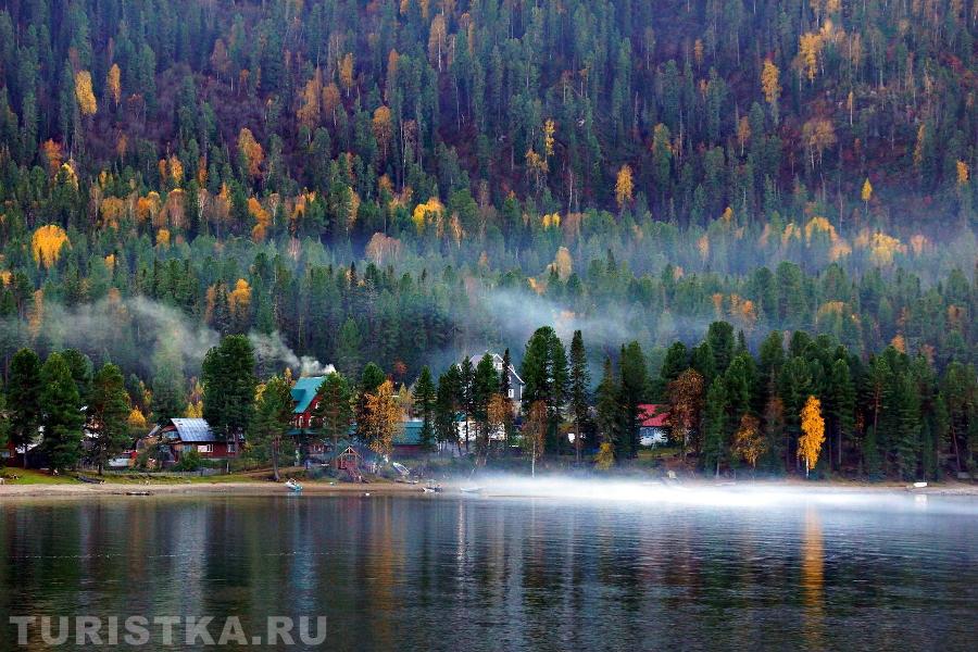 Комендантова Елена. Осень на Телецком озере, вид на село Иогач