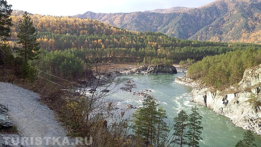 Вид на слияние Катуни и Чемала