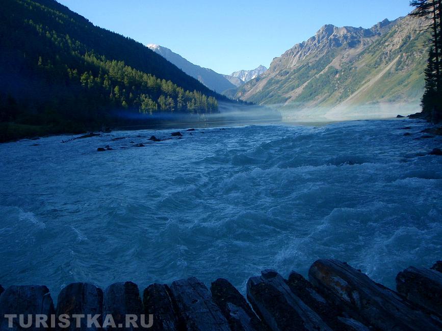 Вид с моста на озеро Кучерлинское. Алтай