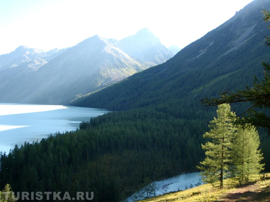 Кучерла впадает в Кучерлинское озеро.