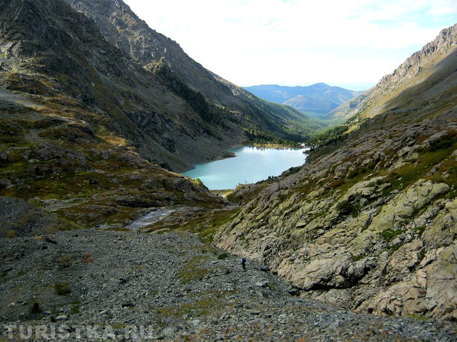 Спуск к Куйгукскому озеу с перевала Куйгук