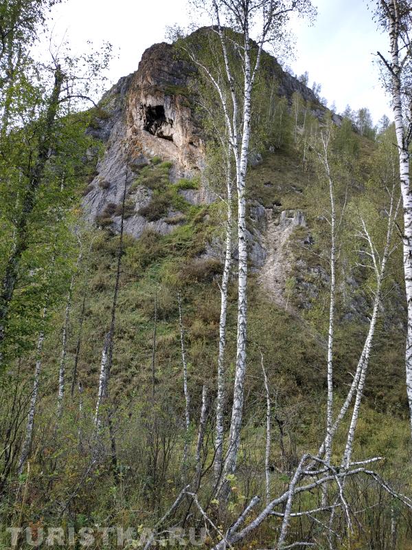 Это гарь на скале, а не пещера