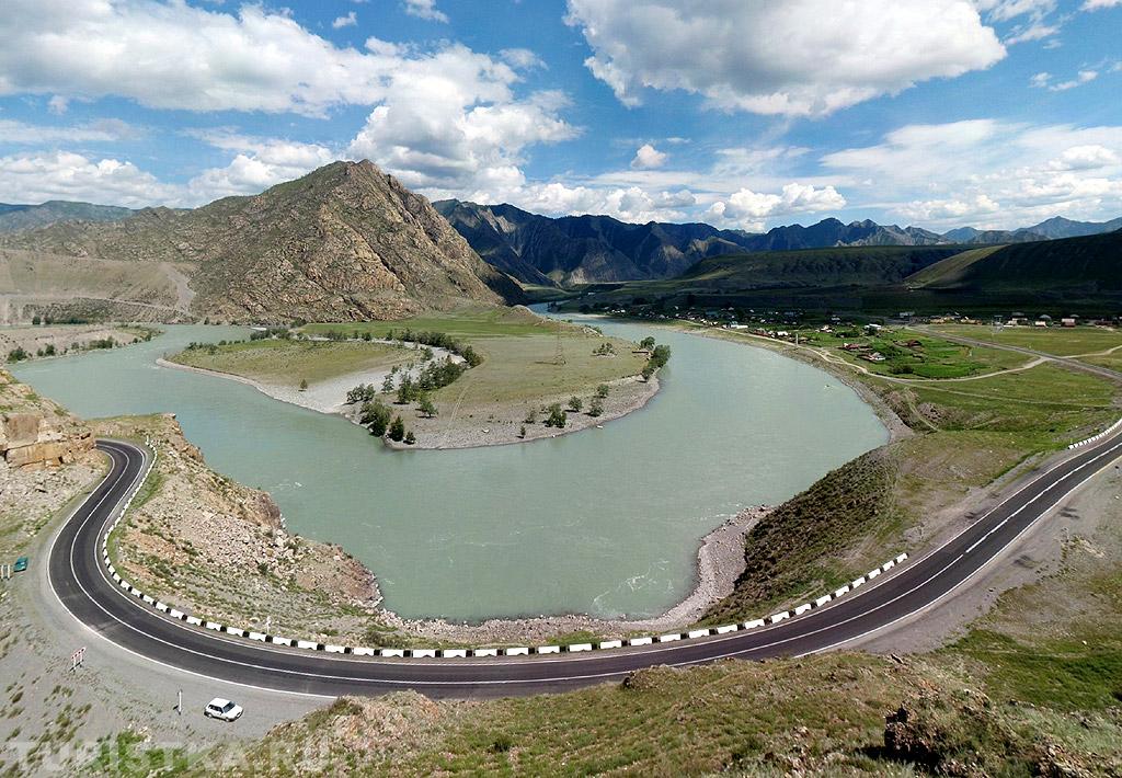 Река Катунь и Чуйский тракт возле с. Малый Яломан