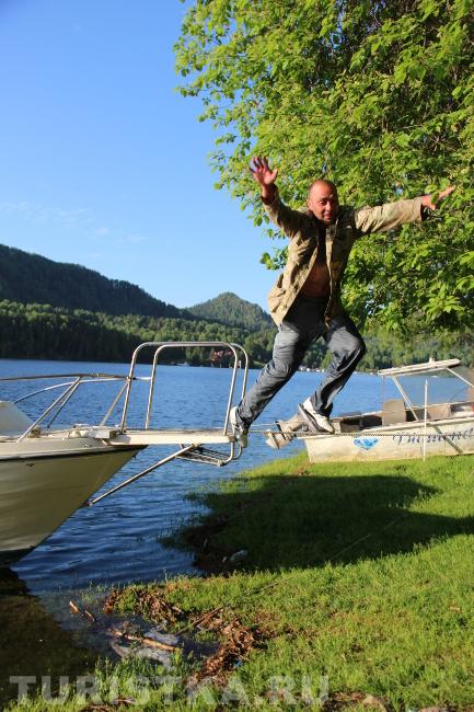 "Почему же люди не летают как птицы?-потому что им  мешают большие ягодицы)"