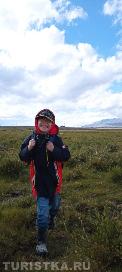 1. "Мама сказала, что купит айфон когда рак на горе свистнет. Я иду искать этого рака!" с. Кош-Агач окрестности.