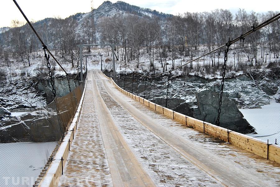 Автомобильный подвесной мост в с. Элекмонар