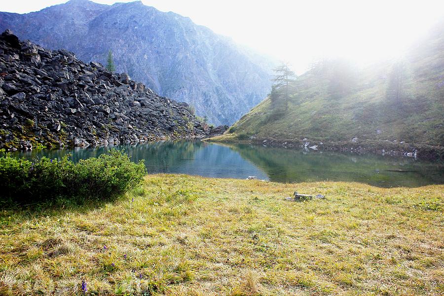 Озеро по дороге к Нижнешавлинскому перевалу со стороны Шавлинских озер