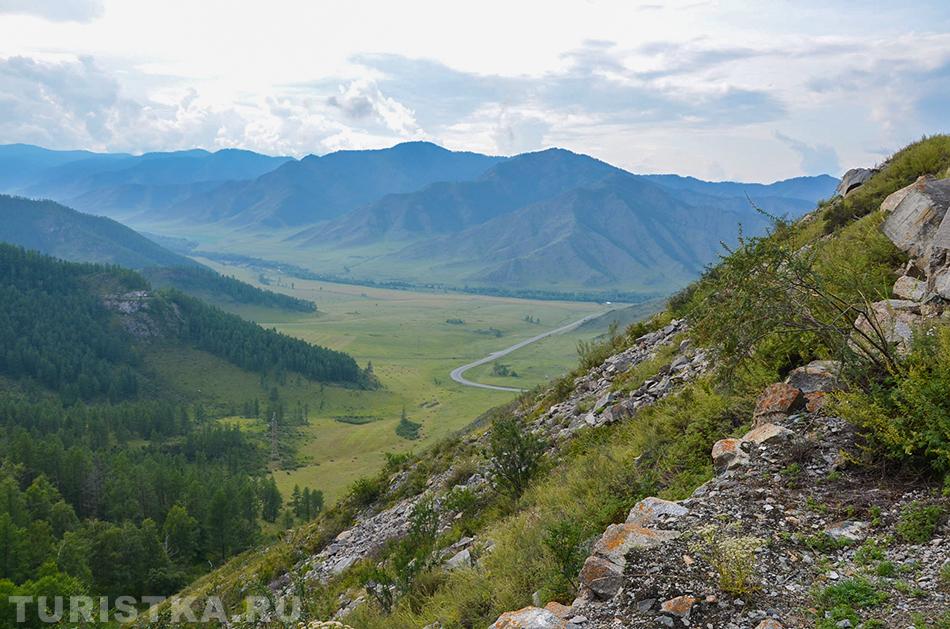 Вид со старой дороги на новую дорогу к Чике-Таману