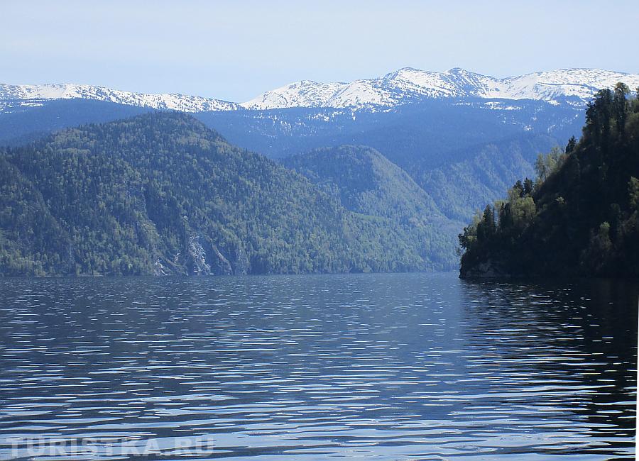 Телецкое озеро на пути к водопаду Корбу