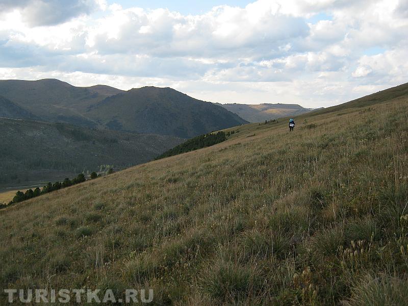 Обратный путь от озера Кыргыз к реке Акчан вдоль реки Сарыбель