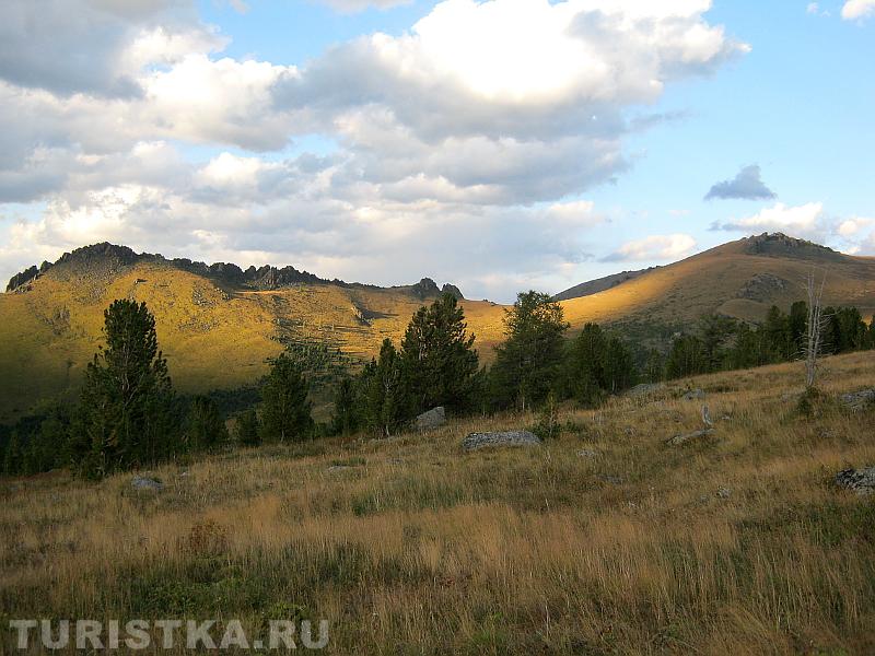  	Обратный путь от озера Кыргыз к реке Акчан вдоль реки Сарыбель