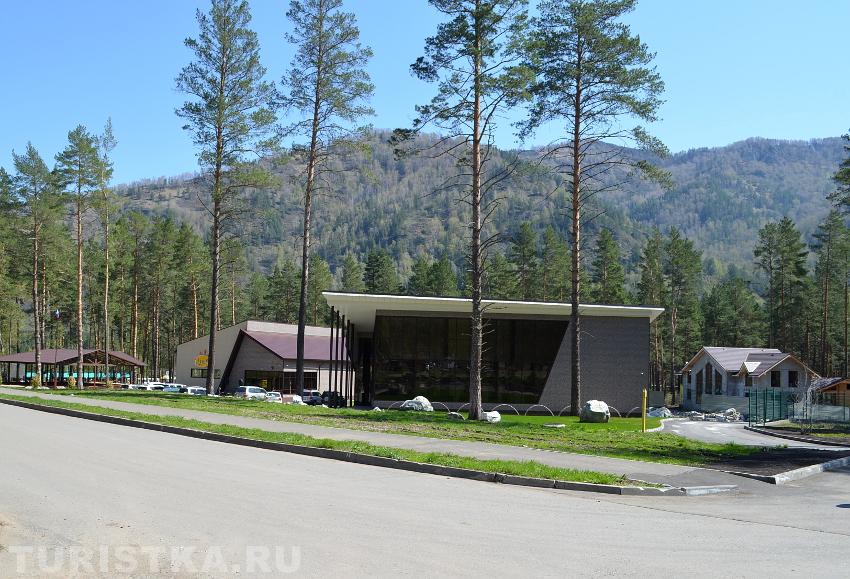 Возле памятника