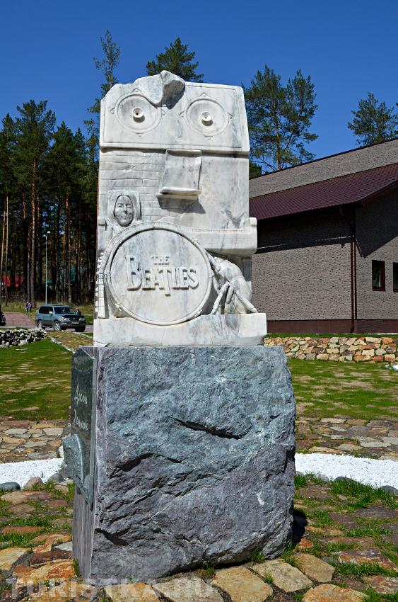 Памятник Джону Леннону