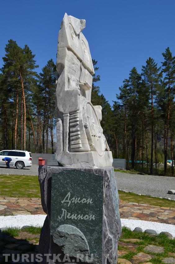 Памятник Джону Леннону