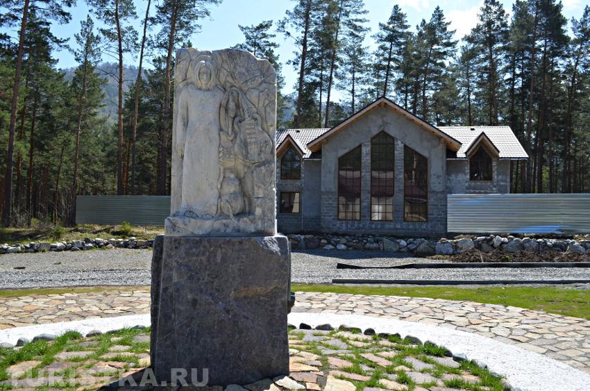 Памятник Джону Леннону