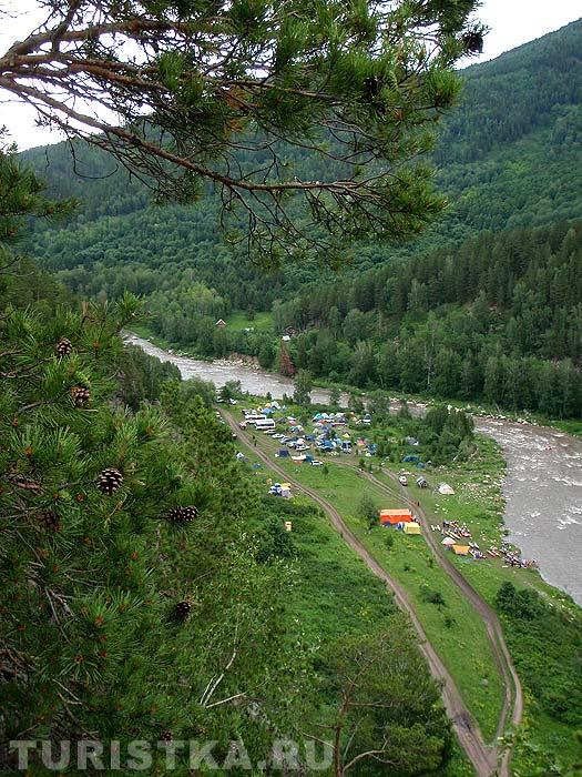 Вид на поляну со скалы