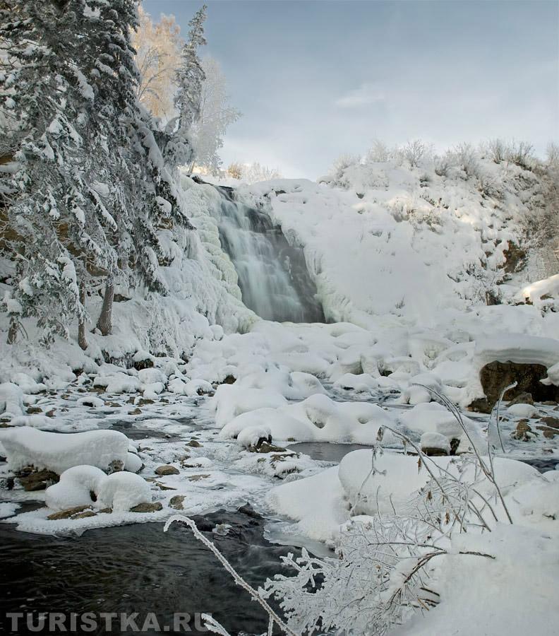 Пещерский водопад зимой